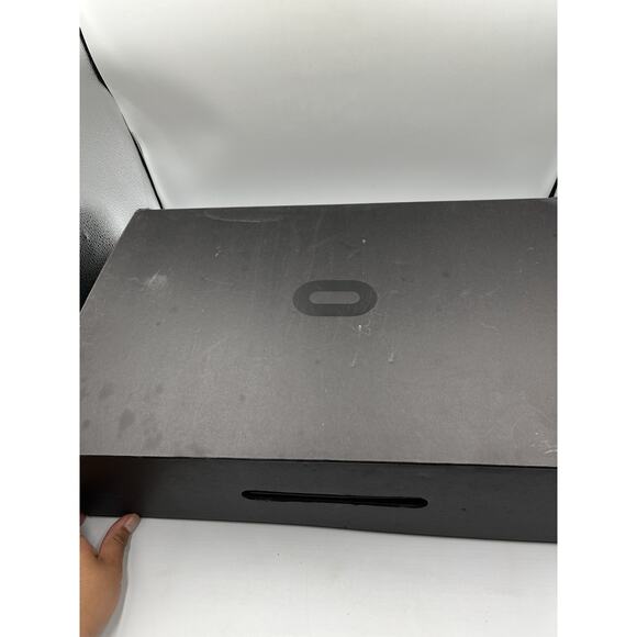 Oculus Rift CV1 Headset With 2 Base Stations And Controllers + Cable (Full Set) - Picture 15 of 16